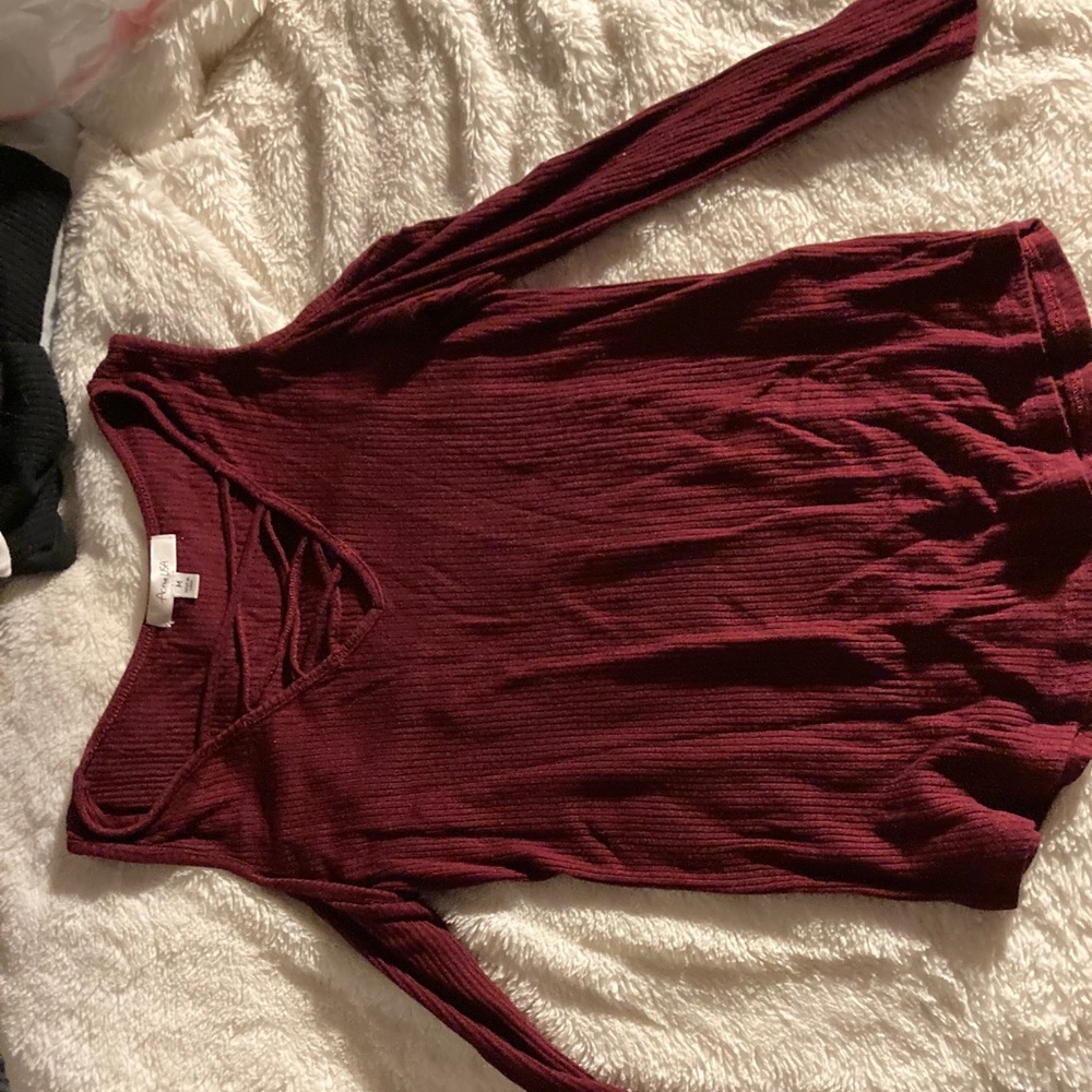 Shoulder hole long sleeve shirt